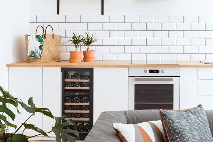 cavin built-in black 29 bottles-room